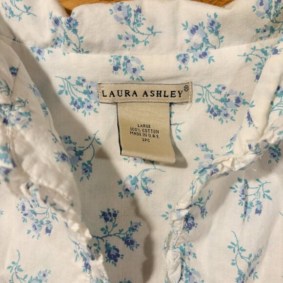 White button down with blue flower - Picture 2 of 2